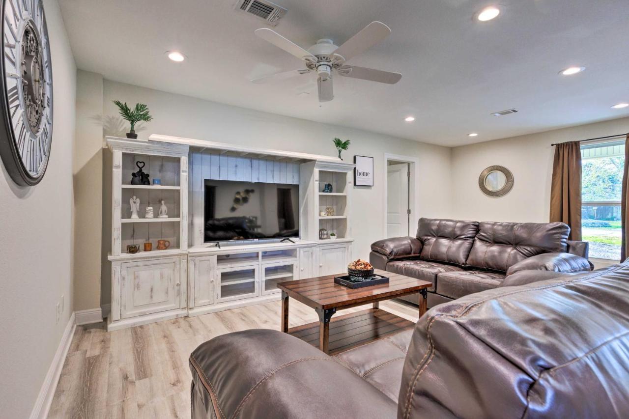 Spacious Gulfport Home With Yard 1 Mi To Beach Eksteriør bilde
